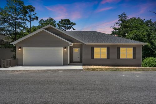 28 Fleetwood Dr, Bella Vista, AR, 72714-1835 | Card Image