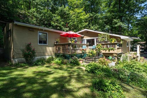 42 Deer Trl S, Greenwood Lake, NY, 10925-4217 | Card Image