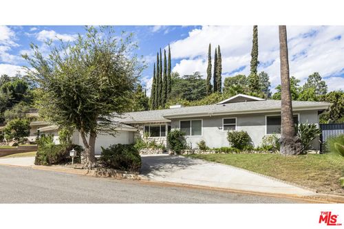 15508 Royal Ridge Rd, Sherman Oaks, CA, 91403-4205 | Card Image