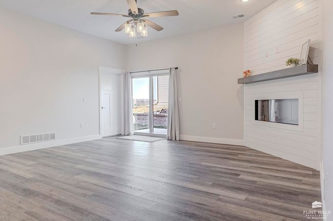 4115 Scenic Xing, Condo with 3 bedrooms, 2 bathrooms and null parking in Manhattan KS | Image 8