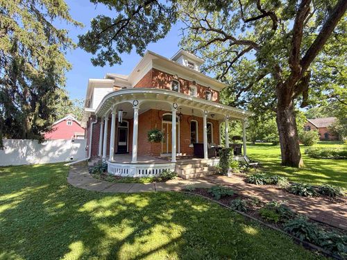 812 Maple Ave, Decorah, IA, 52101-2118 | Card Image