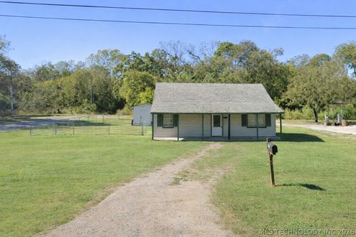 407 S Murray St, Tishomingo, OK, 73460-2627 | Card Image