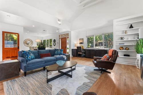 201 Chichester Pl, Alamo Heights, TX, 78209-5307 | Card Image