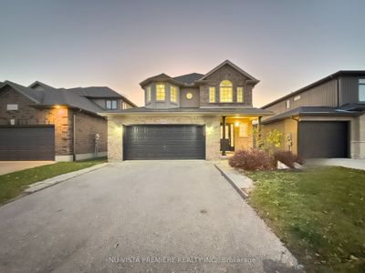 2427 Yellowbirch Crt, House other with 3 bedrooms, 4 bathrooms and 4 parking in London ON | Image 1