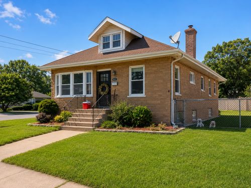 5568 W 96th St, Oak Lawn, IL, 60453-2985 | Card Image