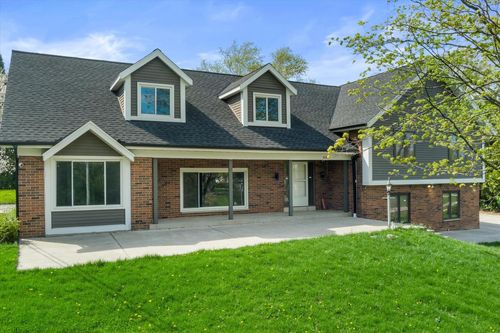 2003 S Valley Spring Drive, New Berlin, WI, 53151 | Card Image