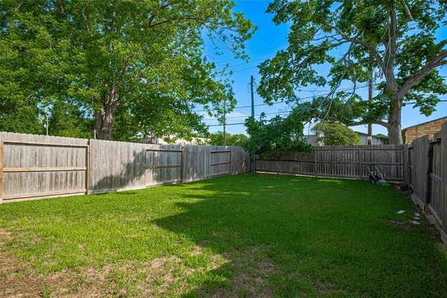 6418 Gresham St, House other with 3 bedrooms, 2 bathrooms and null parking in Wallis TX | Image 18
