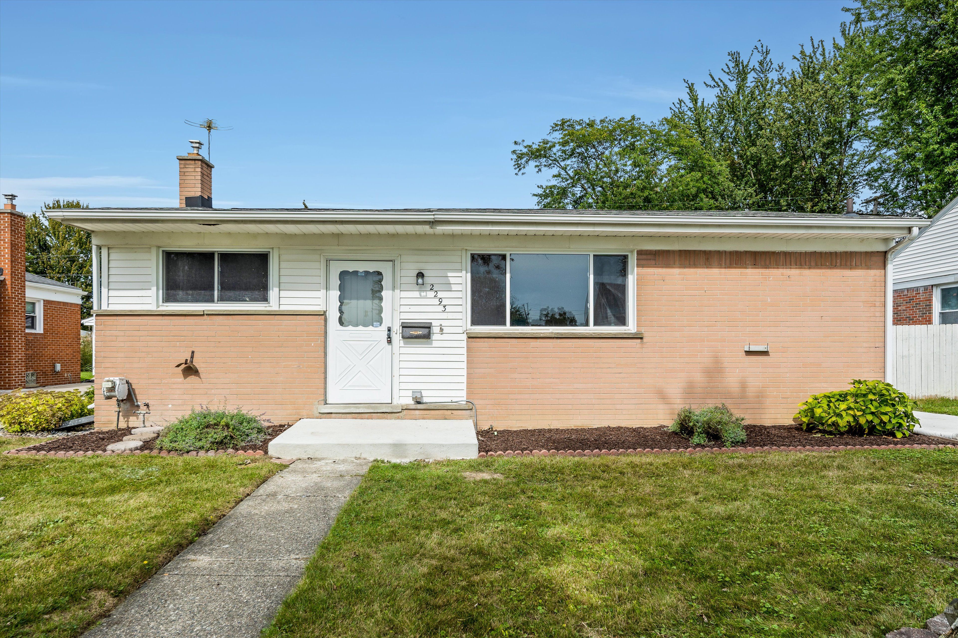 Lincoln St, Saint Clair Shores, MI 48082