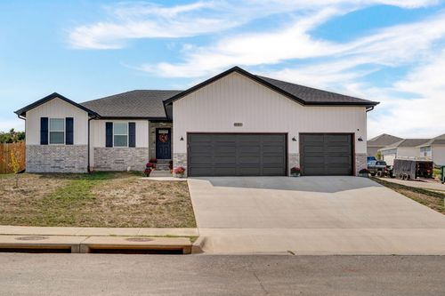 2141 N Jamestown St, Ozark, MO, 65721-8032 | Card Image