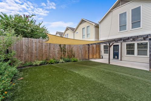 702 E 6th 1/2 St, Houston, TX, 77007-1704 | Card Image