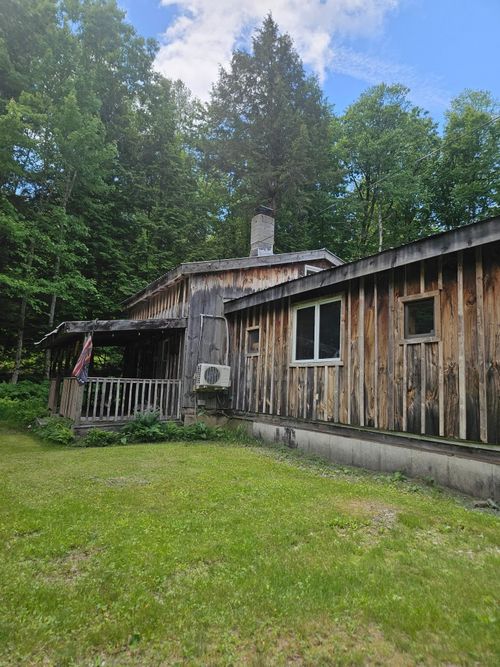 279 North St, Dover, VT, 05341-8801 | Card Image