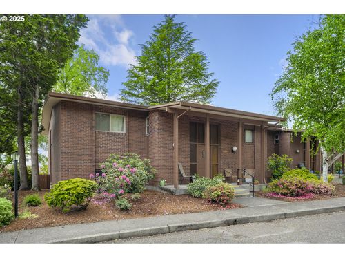 1-11490 Sw Crown Dr, King City, OR, 97224-2639 | Card Image
