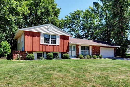 6065 E Valleyview Ct, Mentor, OH, 44060-2238 | Card Image