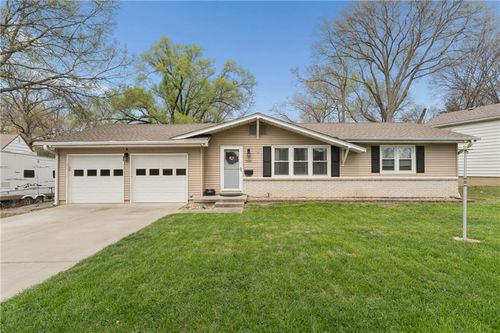 7340 Goddard Dr, Shawnee, KS, 66203-4476 | Card Image