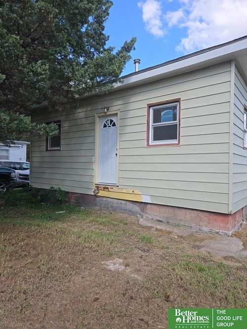 208 W 3rd St, Red Oak, IA, 51566-2156 | Card Image