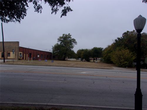 402 N Mason St, Bowie, TX, 76230-4833 | Card Image