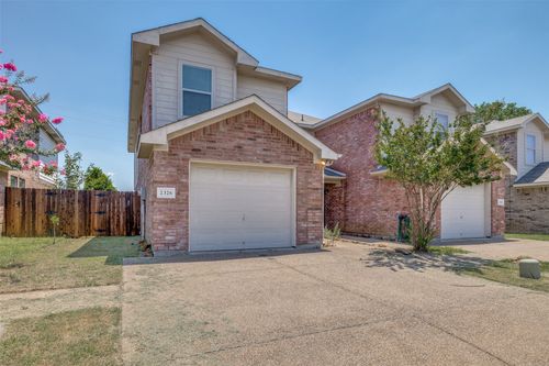 2326 Kingsway Dr, Arlington, TX, 76012-3629 | Card Image