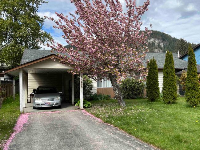 1558 Eagle Run Drive, House other with 6 bedrooms, 1 bathrooms and 1 parking in Squamish BC | Image 1