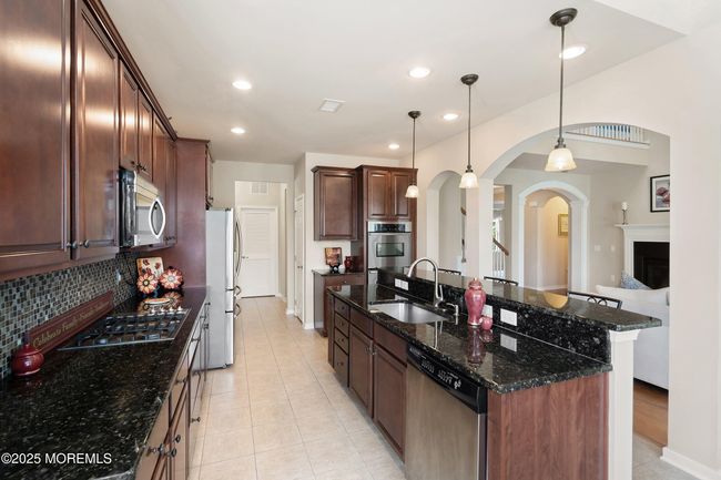 19 E Francesa Ct, Home with 3 bedrooms, 3 bathrooms and null parking in Farmingdale NJ | Image 18