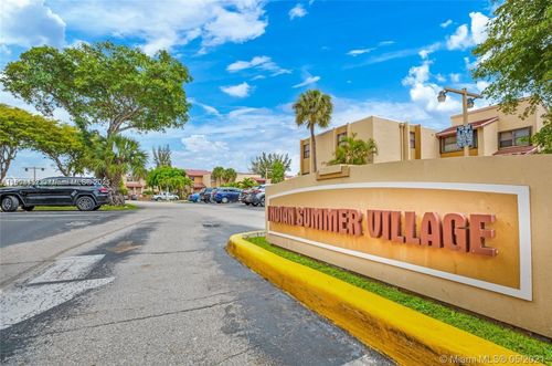 apt-2-515 W Park Dr, Miami, FL, 33172-5330 | Card Image