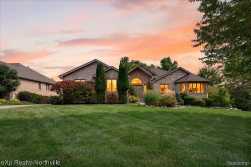 2016 Reagan Dr, Rochester Hills, MI, 48309-2978 | Card Image