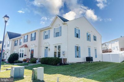 39 Streamside Place, Townhouse with 3 bedrooms, 2 bathrooms and null parking in FALLING WATERS WV | Image 2