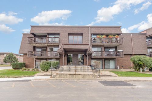 unit-101-1615 Richmond Cir, Joliet, IL, 60435-6749 | Card Image