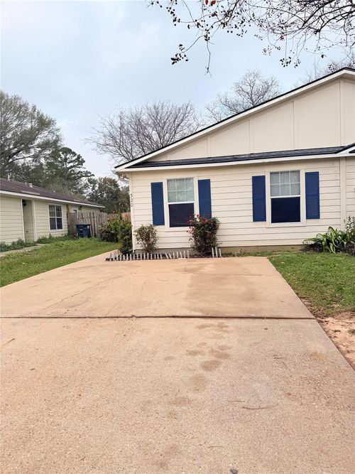 320 Willowick St, Tomball, TX, 77375-6484 | Card Image