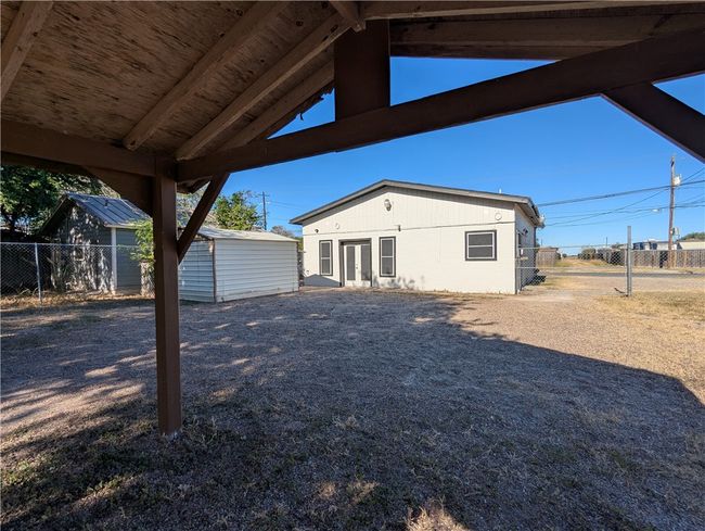 410 E Willis St, House other with 2 bedrooms, 1 bathrooms and null parking in Odem TX | Image 33