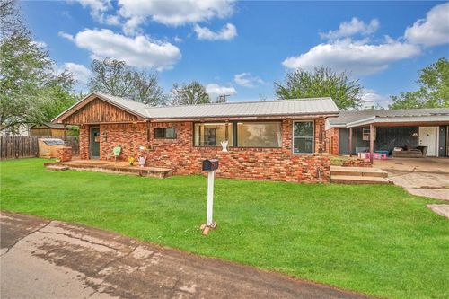 207 E Pine Ave, Sayre, OK, 73662-2728 | Card Image
