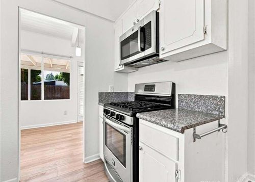 7735 Zelzah Ave, Reseda, CA, 91335 | Card Image