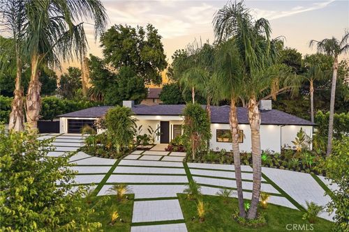 8400 White Oak Ave, Sherwood Forest, CA, 91325-3938 | Card Image