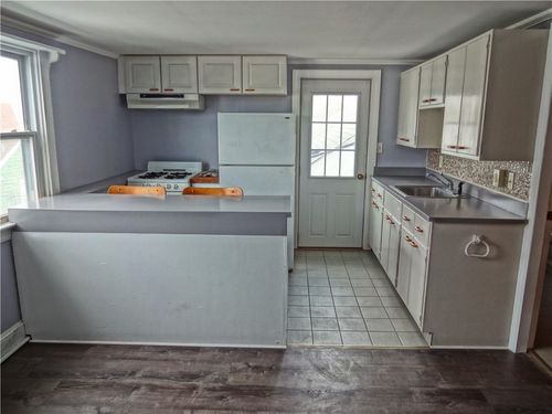 apt-3-16 Mann Ave, Newport, RI, 02840-2773 | Card Image