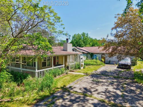 6343 Humphrey Ave, Flushing, MI, 48433-9006 | Card Image