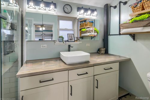 1115 Litchfield St, Bay City, MI, 48706-3748 | Card Image