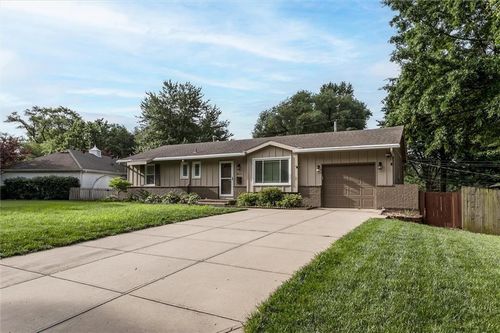 8511 W 92nd Ter, Overland Park, KS, 66212-3124 | Card Image