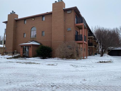 101-901 Country Club Dr, Marshall, MN, 56258-2152 | Card Image