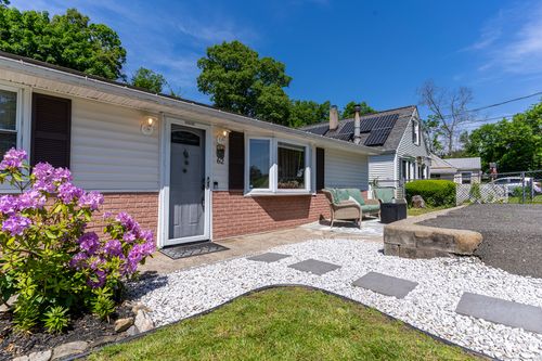 62 Forest Ave, Danbury, CT, 06810-5732 | Card Image