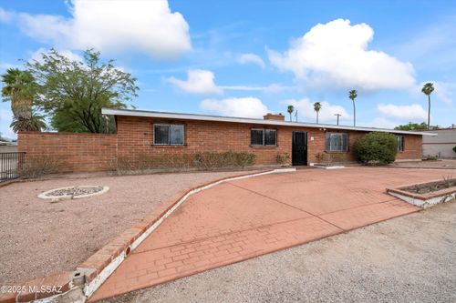 40 N Leonora Avenue, Tucson, AZ, 85711 | Card Image