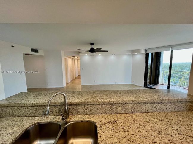 APT-2001 - 4000 Towerside Ter, Condo with 2 bedrooms, 2 bathrooms and null parking in Miami FL | Image 13