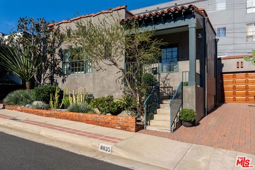 8835 Betty Way, West Hollywood, CA, 90069-3901 | Card Image