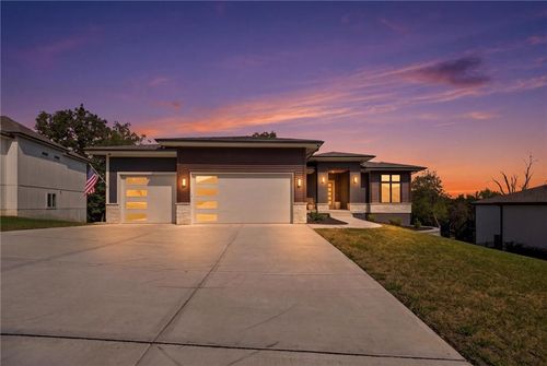202 E Maple St, Lone Jack, MO, 64070-9317 | Card Image