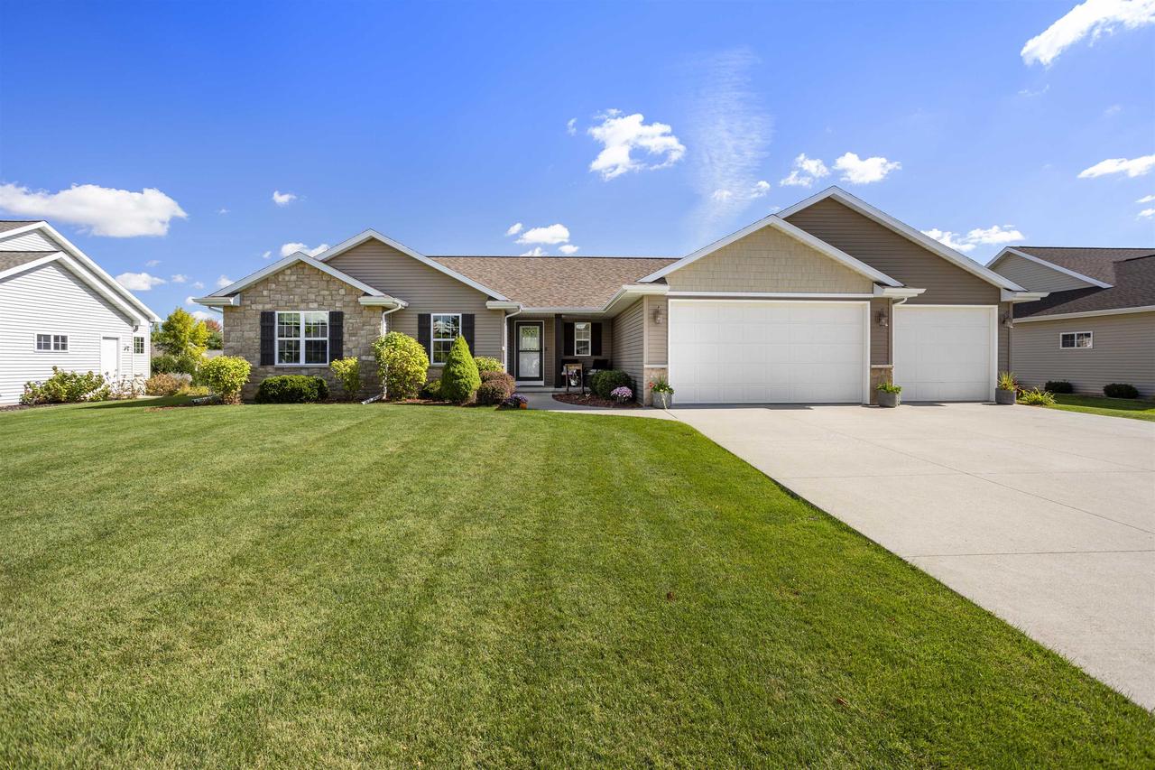 Brookhill Dr, Greenville, WI 54942