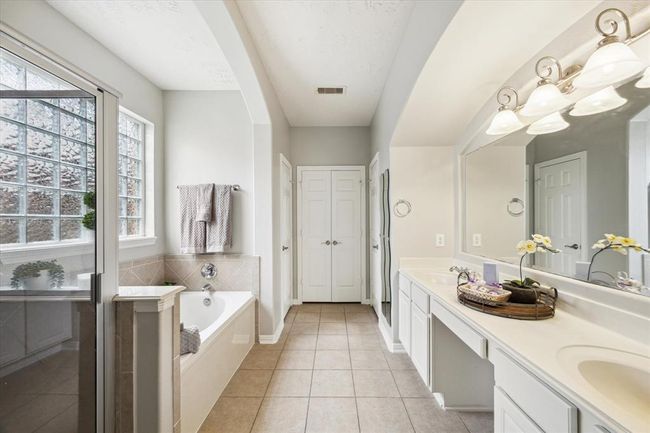 The ensuite bathroom offers a double vanity, separate shower and a jetted tub. | Image 31
