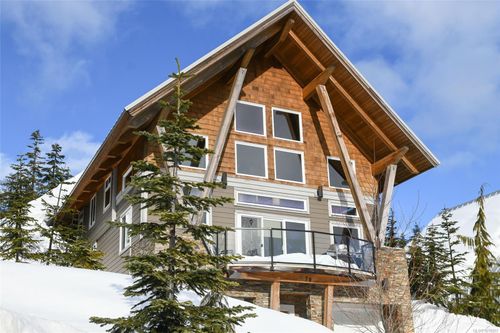 570 Arrowsmith Ave, Courtenay, BC, V9N | Card Image