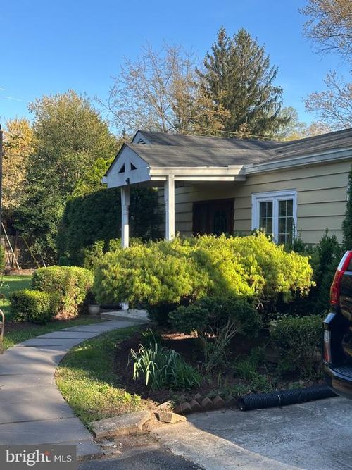 9901 Blake Ln, OAKTON, VA, 22124-2902 | Card Image