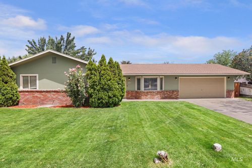 2557 9th Ave E, Twin Falls, ID, 83301-8203 | Card Image