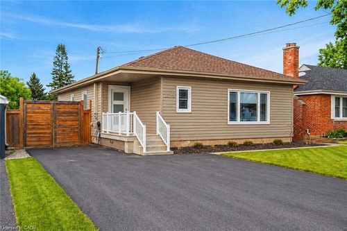 258 Sanatorium Rd, Hamilton, ON, L9C1Z9 | Card Image