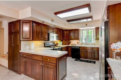 20 Heather Lane, House other with 5 bedrooms, 4 bathrooms and null parking in Colonia NJ | Image 2