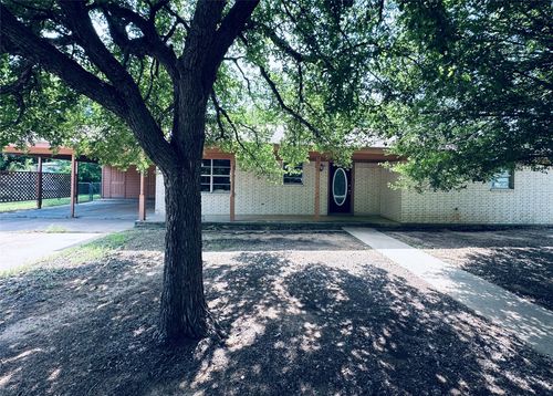 303 N Victor St, Comanche, TX, 76442-2617 | Card Image